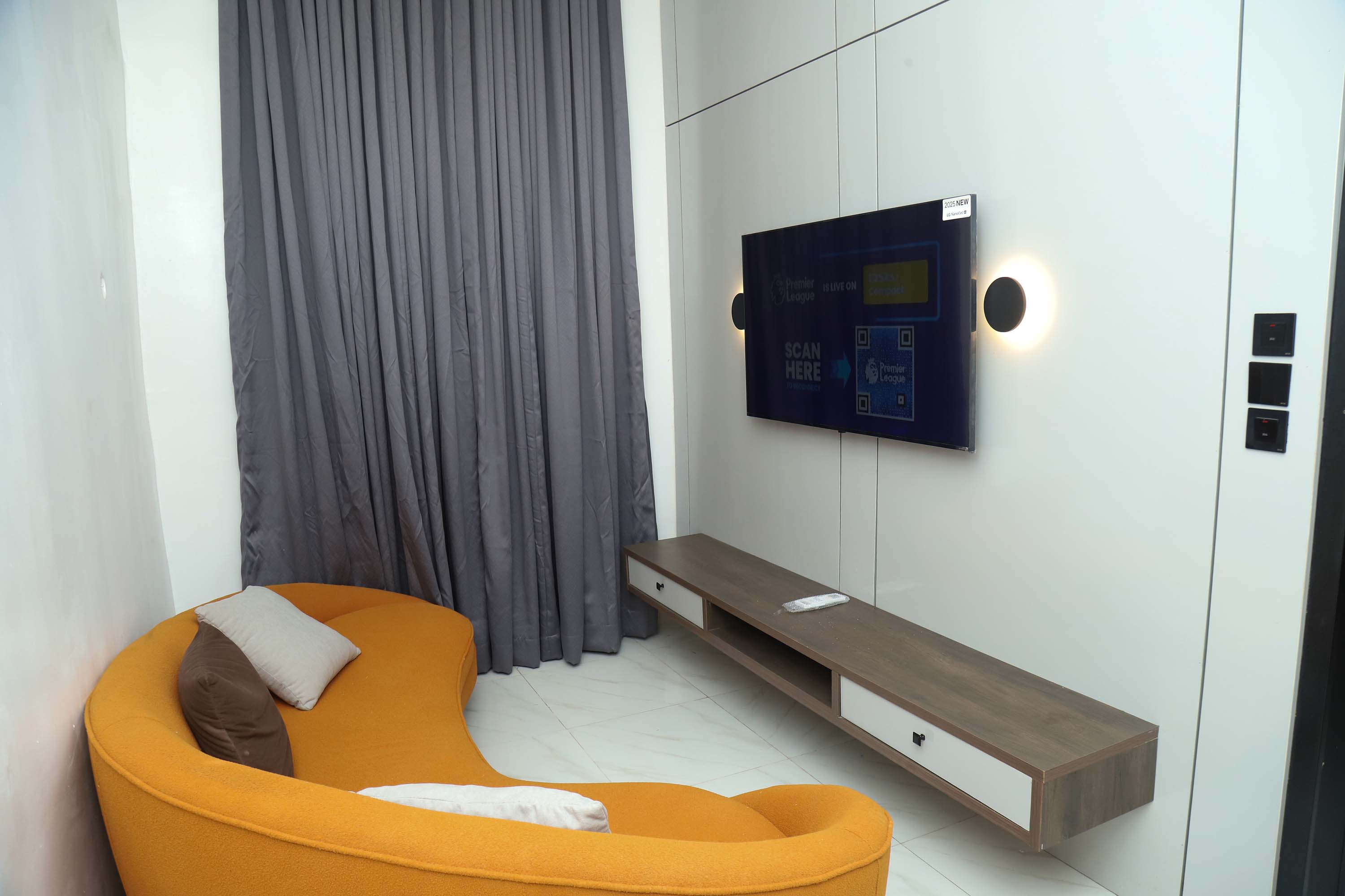 Emilton Suite - Image 1